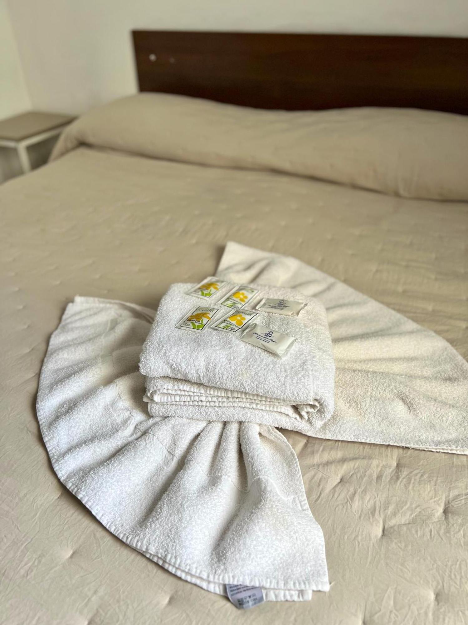 Brisas Del Lago Apartamentos โกลอน ภายนอก รูปภาพ