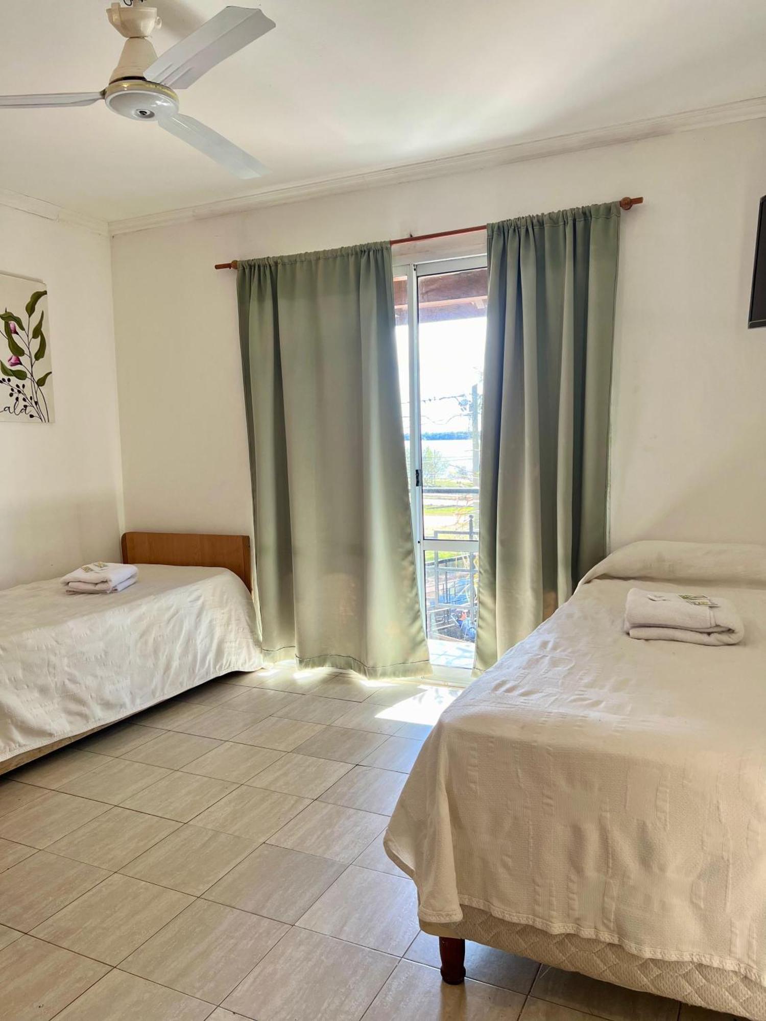 Brisas Del Lago Apartamentos โกลอน ภายนอก รูปภาพ
